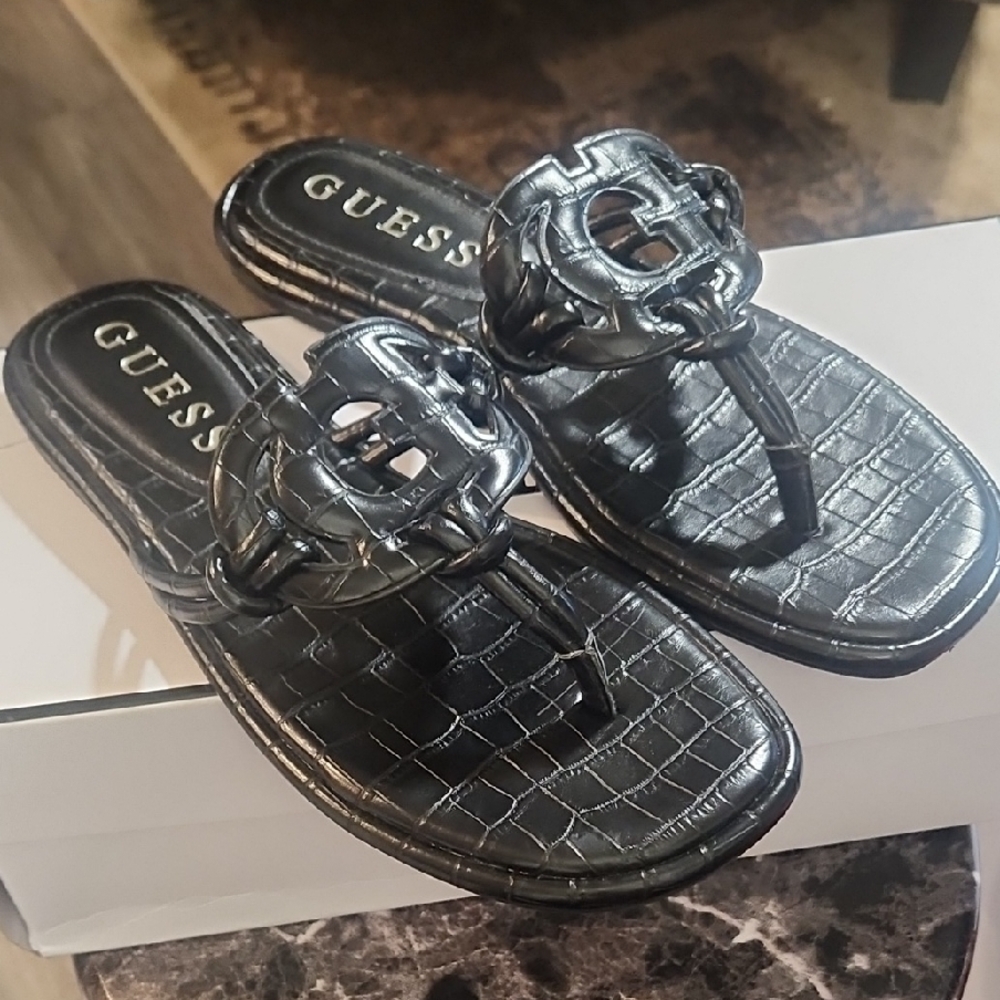 😶‍🌫️Guess Black Quilted Faux-Croc Thong Sandals with Gold Logo😶‍🌫️ - Picture 6 of 6